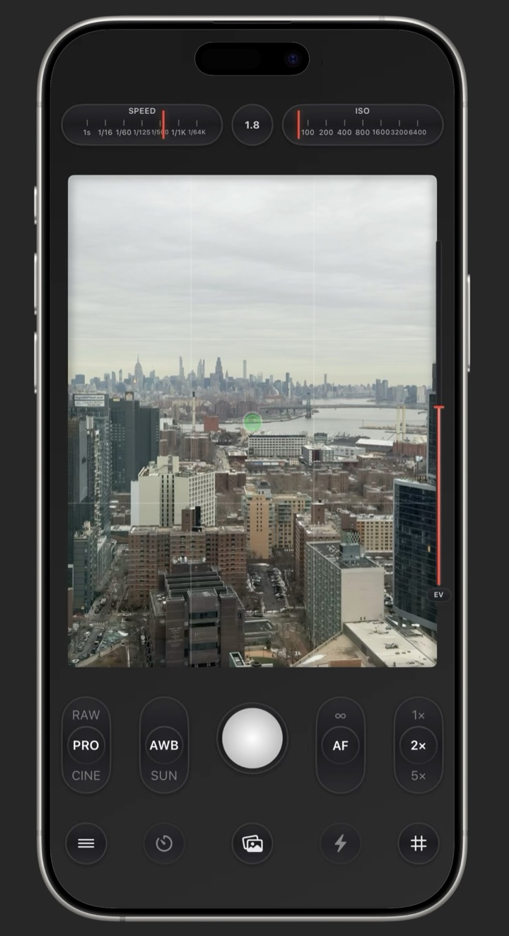 Eclat camera interface showing instant access to manual controls